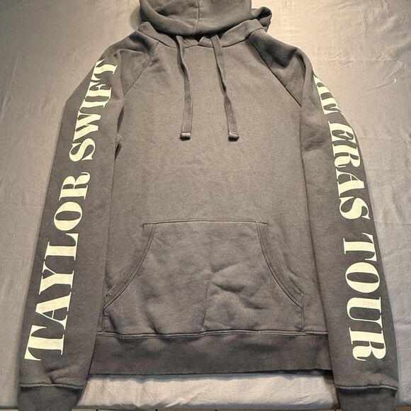Taylor Swift Hoodie Mens Medium The Eras Tour Concert Graphic Pullover Fleece - Picture 2 of 14